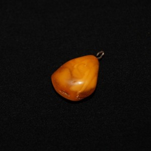 Small amber pendant