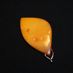 Vintage natural amber pendant
