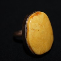 Vintage amber finger ring